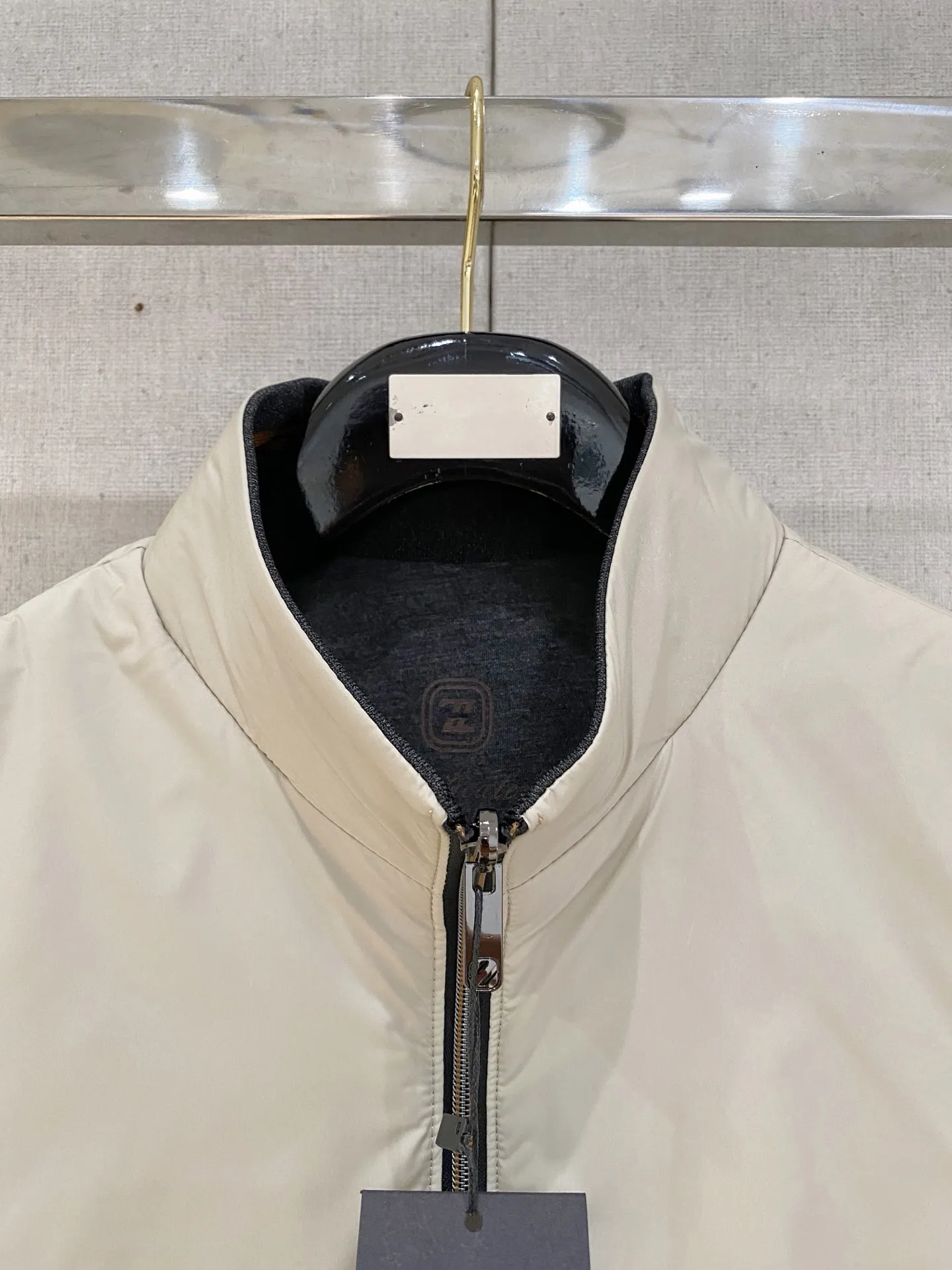 Zegna ： ， ， ， ； ， ， ， ， Classic 。 ： ， ， ， ； ， ； ， ， 。 ： ， ， ； ， ， T 、 、 ； ， ， ， 。 ： 、 、 ， ， Versatile 。 ： Cream White/Khaki/ /Black（ Gray ） Sizes：M-4XL